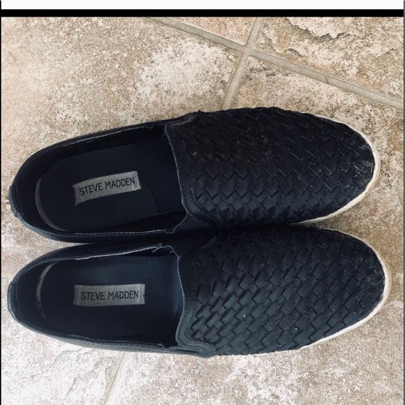 Ladies black Steve Madden size 10 broken in shoes - Picture 2 of 7